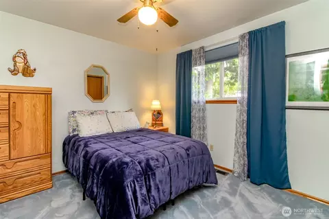 Bedroom - 45223 284th Ave SE, Enumclaw, WA 98022 photo 4 of 6