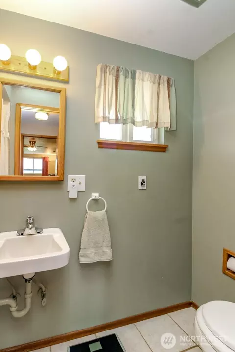 Bath - 45223 284th Ave SE, Enumclaw, WA 98022 photo 3 of 3
