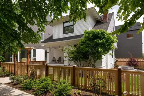602 18th Ave E, Seattle, WA 98112