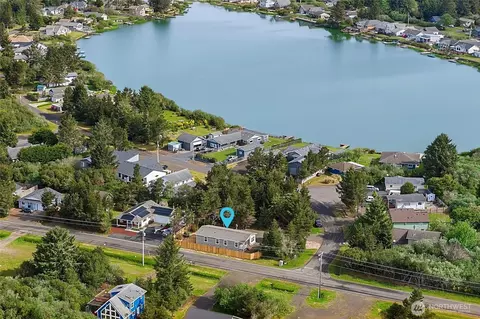 300 Marine View Dr SW, Ocean Shores, WA 98569