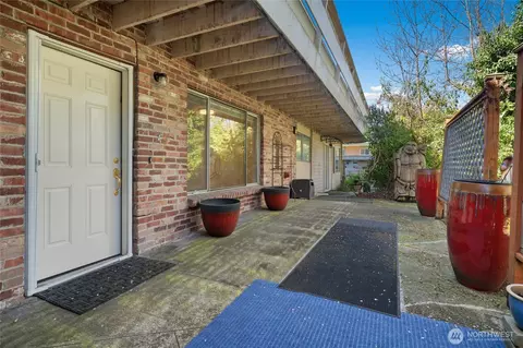 Exterior - 324 3rd Ave S, Edmonds, WA 98020 photo 2 of 5