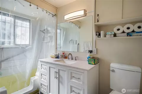 Bath - 324 3rd Ave S, Edmonds, WA 98020 photo 2 of 2