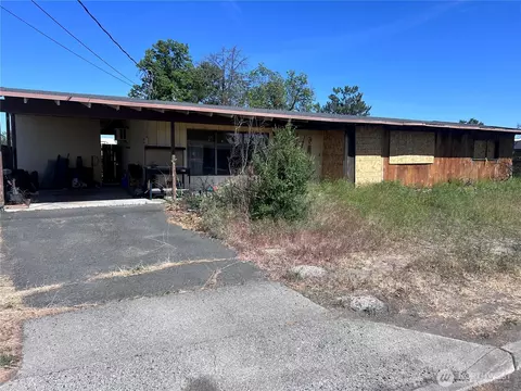 130 Schilling Dr, Moses Lake, WA 98837