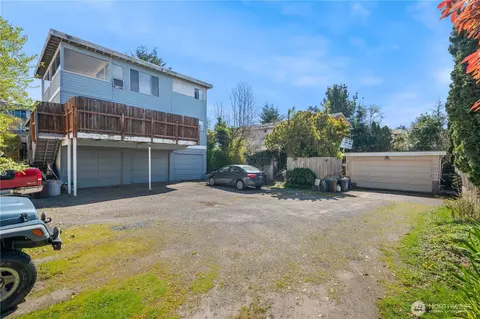 Exterior - 318 3rd Ave S, Edmonds, WA 98026 photo 2 of 4