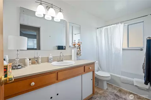 Bath - 318 3rd Ave S, Edmonds, WA 98026 photo 2 of 2