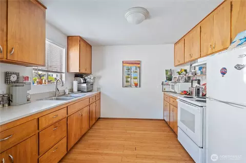 Kitchen - 318 3rd Ave S, Edmonds, WA 98026 photo 2 of 2