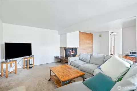 Living - 318 3rd Ave S, Edmonds, WA 98026 photo 2 of 3