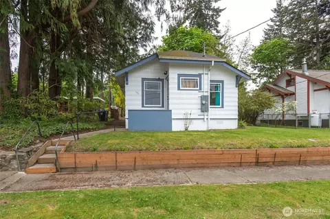 320 W 15th St, Port Angeles, WA 98362