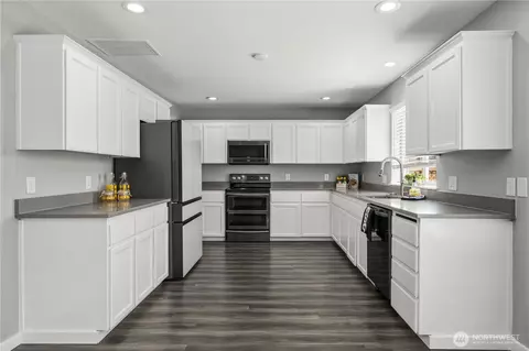 Kitchen - 7249 Radius Loop SE, Lacey, WA 98513 photo 1 of 3