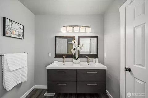 Bath - 7249 Radius Loop SE, Lacey, WA 98513 photo 2 of 3