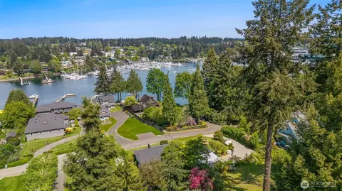 5930 Rose Loop NE, Bainbridge Island, WA 98110