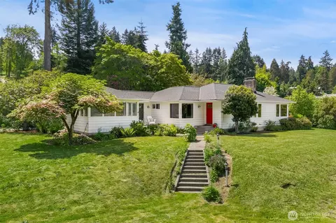 5930 Rose Loop NE, Bainbridge Island, WA 98110