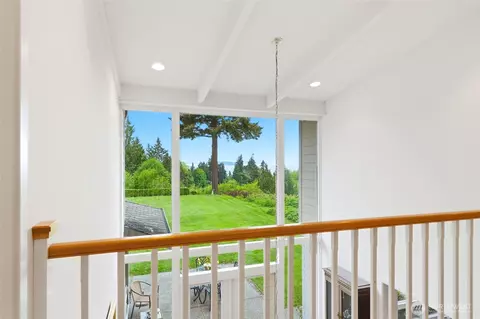 Entry Way - 250 Heather Rd, Everett, WA 98203 photo 2 of 2