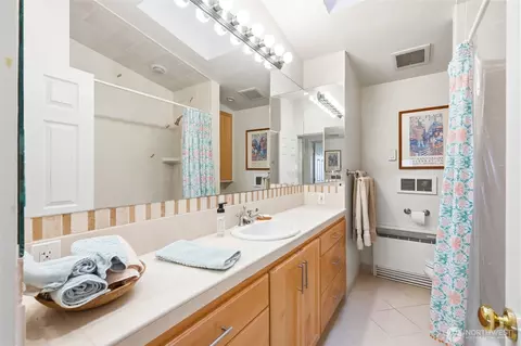 Bath - 250 Heather Rd, Everett, WA 98203 photo 4 of 4