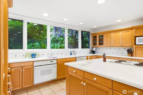Kitchen - 250 Heather Rd, Everett, WA 98203 photo 2 of 3