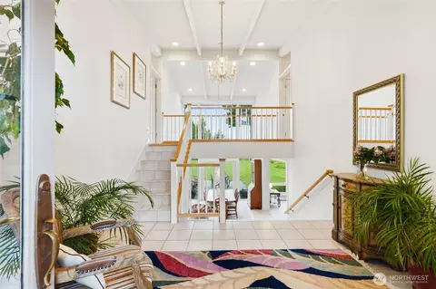 Entry Way - 250 Heather Rd, Everett, WA 98203 photo 1 of 2
