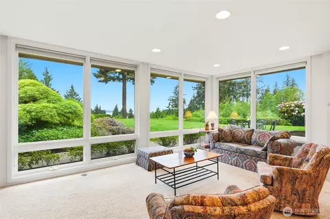 Living - 250 Heather Rd, Everett, WA 98203 photo 2 of 2