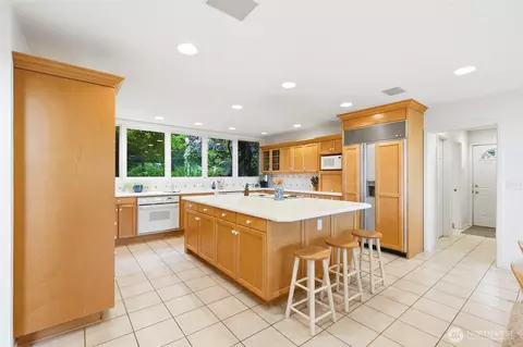 Kitchen - 250 Heather Rd, Everett, WA 98203 photo 3 of 3