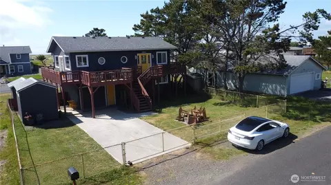 29905 H Street Ct, Ocean Park, WA 98640