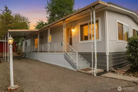 7301 NE 175th St #215, Kenmore, WA 98028
