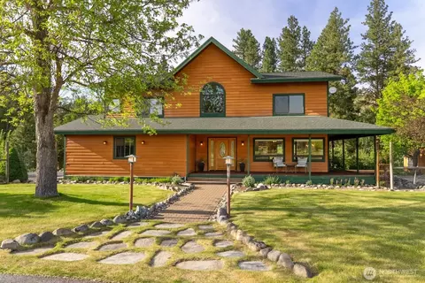 19 Mariposa Ln, Winthrop, WA 98862