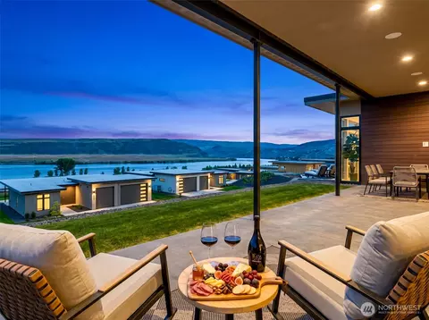 23413 NW Cliff View Dr, Quincy, WA 98848