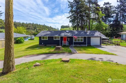 1986 Peacock Ln, Oak Harbor, WA 98277