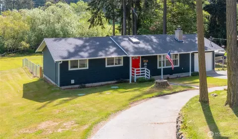 1986 Peacock Ln, Oak Harbor, WA 98277