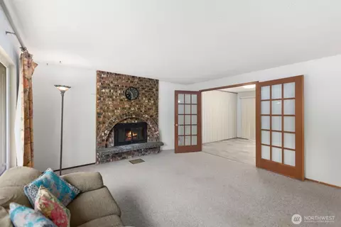 Living - 21627 9th Pl W, Bothell, WA 98021 photo 5 of 9