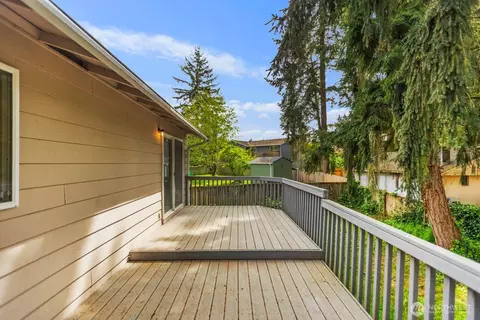 Exterior - 21627 9th Pl W, Bothell, WA 98021 photo 4 of 7