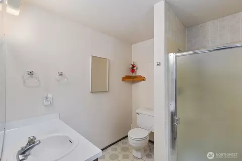Bath - 21627 9th Pl W, Bothell, WA 98021 photo 2 of 3