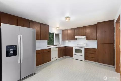 Kitchen - 21627 9th Pl W, Bothell, WA 98021 photo 1 of 3