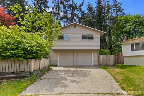 Exterior - 21627 9th Pl W, Bothell, WA 98021 photo 5 of 7