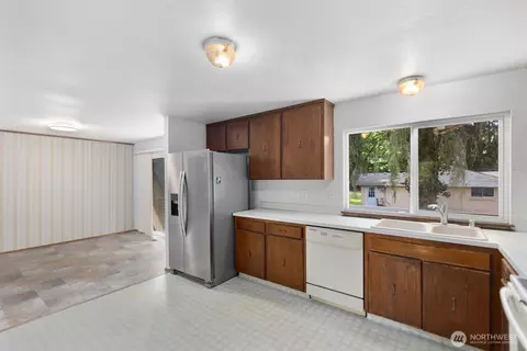 Kitchen - 21627 9th Pl W, Bothell, WA 98021 photo 3 of 3