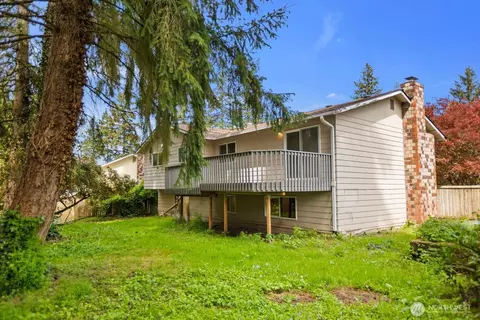 Exterior - 21627 9th Pl W, Bothell, WA 98021 photo 6 of 7