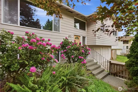 Exterior - 21627 9th Pl W, Bothell, WA 98021 photo 2 of 7