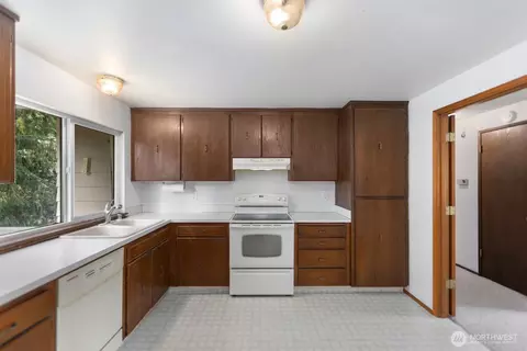Kitchen - 21627 9th Pl W, Bothell, WA 98021 photo 2 of 3
