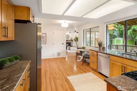Kitchen - 20106 96th Ave NE, Bothell, WA 98011 photo 4 of 4