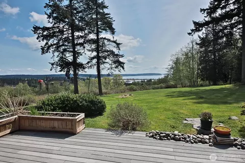 1864 Scenic Ave, Freeland, WA 98249