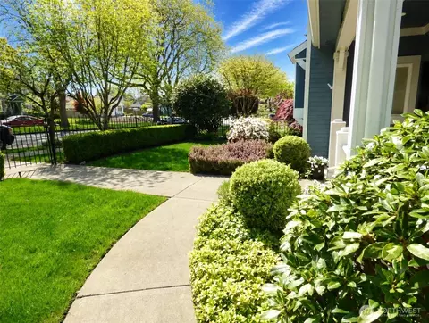 Exterior - 1422 Colby Ave, Everett, WA 98201 photo 3 of 8