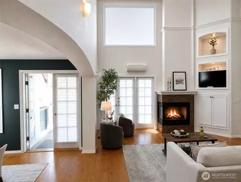 Living - 1422 Colby Ave, Everett, WA 98201 photo 1 of 4