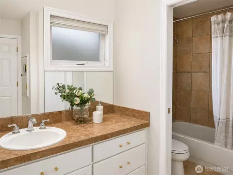 Bath - 1422 Colby Ave, Everett, WA 98201 photo 3 of 3