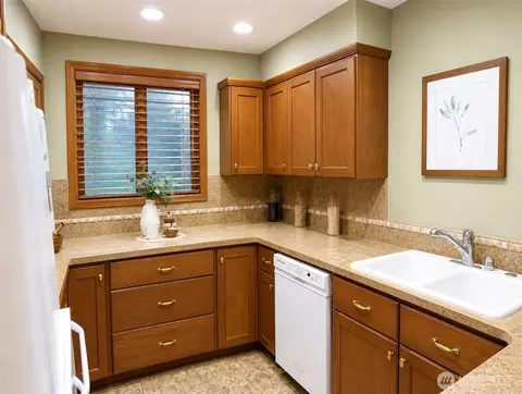 Kitchen - 1422 Colby Ave, Everett, WA 98201 photo 5 of 6