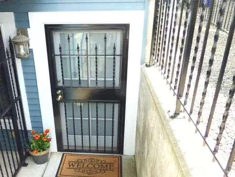 Entry Way - 1422 Colby Ave, Everett, WA 98201 photo 4 of 4