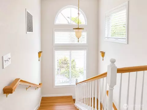 Entry Way - 1422 Colby Ave, Everett, WA 98201 photo 3 of 4