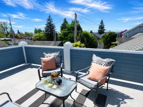Exterior - 1422 Colby Ave, Everett, WA 98201 photo 5 of 8