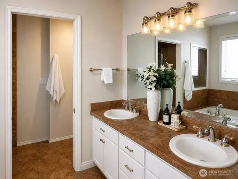 Bath - 1422 Colby Ave, Everett, WA 98201 photo 1 of 3
