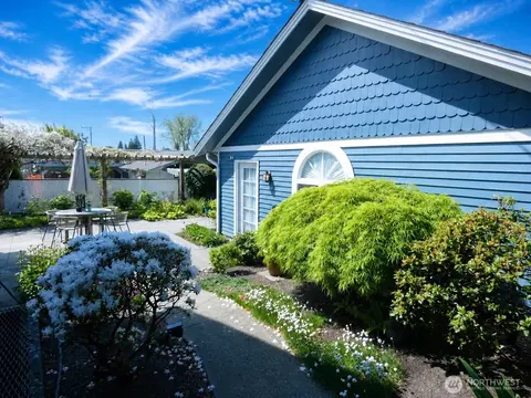 Exterior - 1422 Colby Ave, Everett, WA 98201 photo 6 of 8