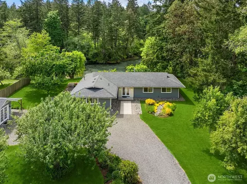 9171 Miller Rd NE, Bainbridge Island, WA 98110