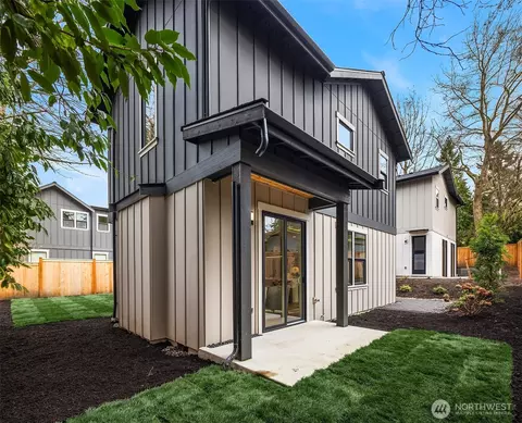 817 18th Ave W, Kirkland, WA 98033